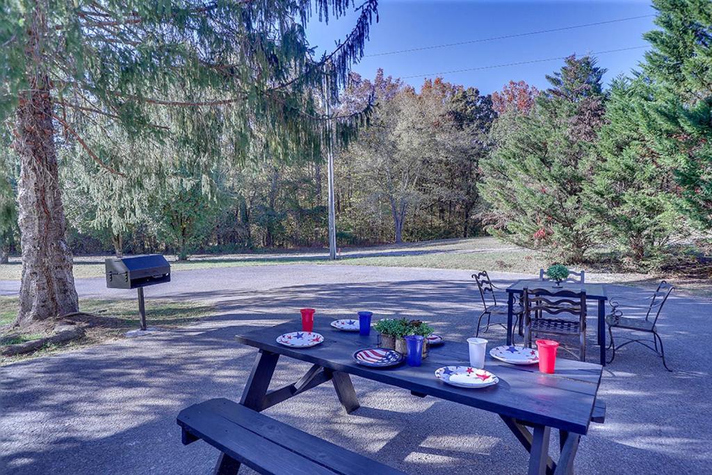 Entertainment Galore! Luxurious Property, Spectacular & Peaceful Setting, Great Location, Close To Major Attractions!! Pigeon Forge Exteriör bild
