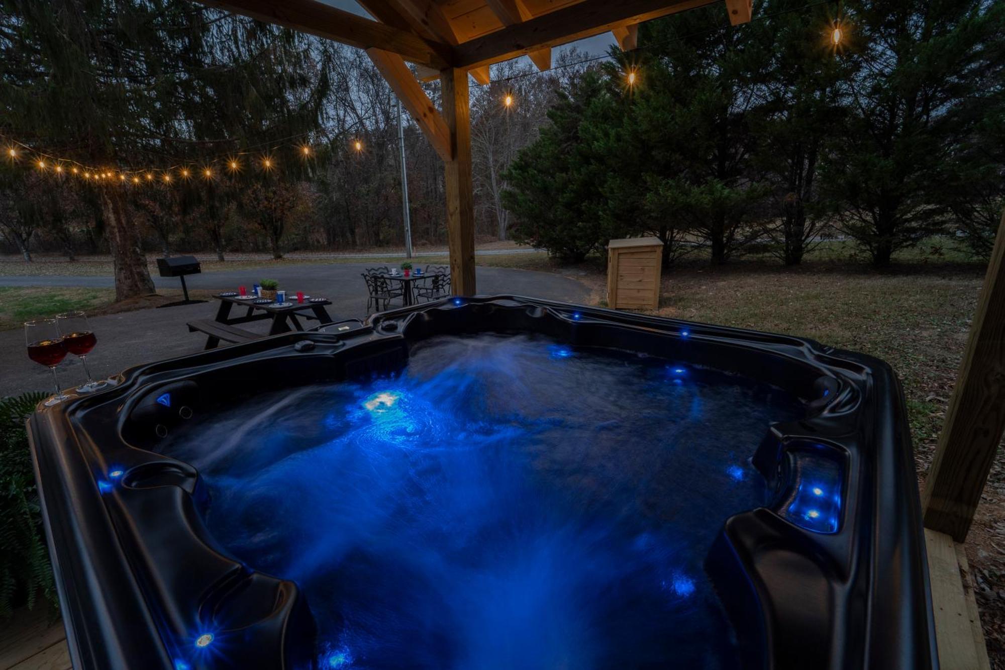 Entertainment Galore! Luxurious Property, Spectacular & Peaceful Setting, Great Location, Close To Major Attractions!! Pigeon Forge Exteriör bild