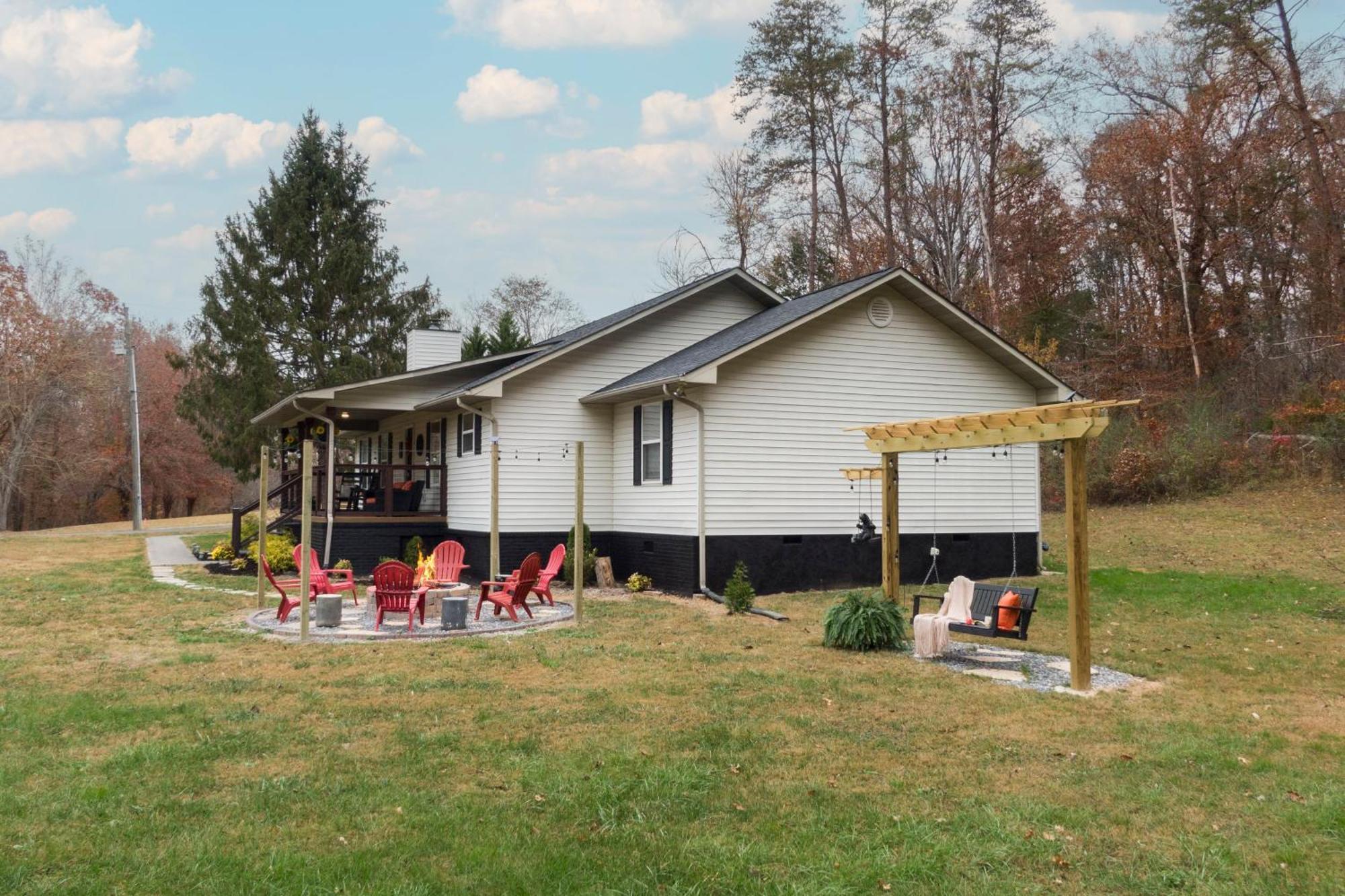 Entertainment Galore! Luxurious Property, Spectacular & Peaceful Setting, Great Location, Close To Major Attractions!! Pigeon Forge Exteriör bild