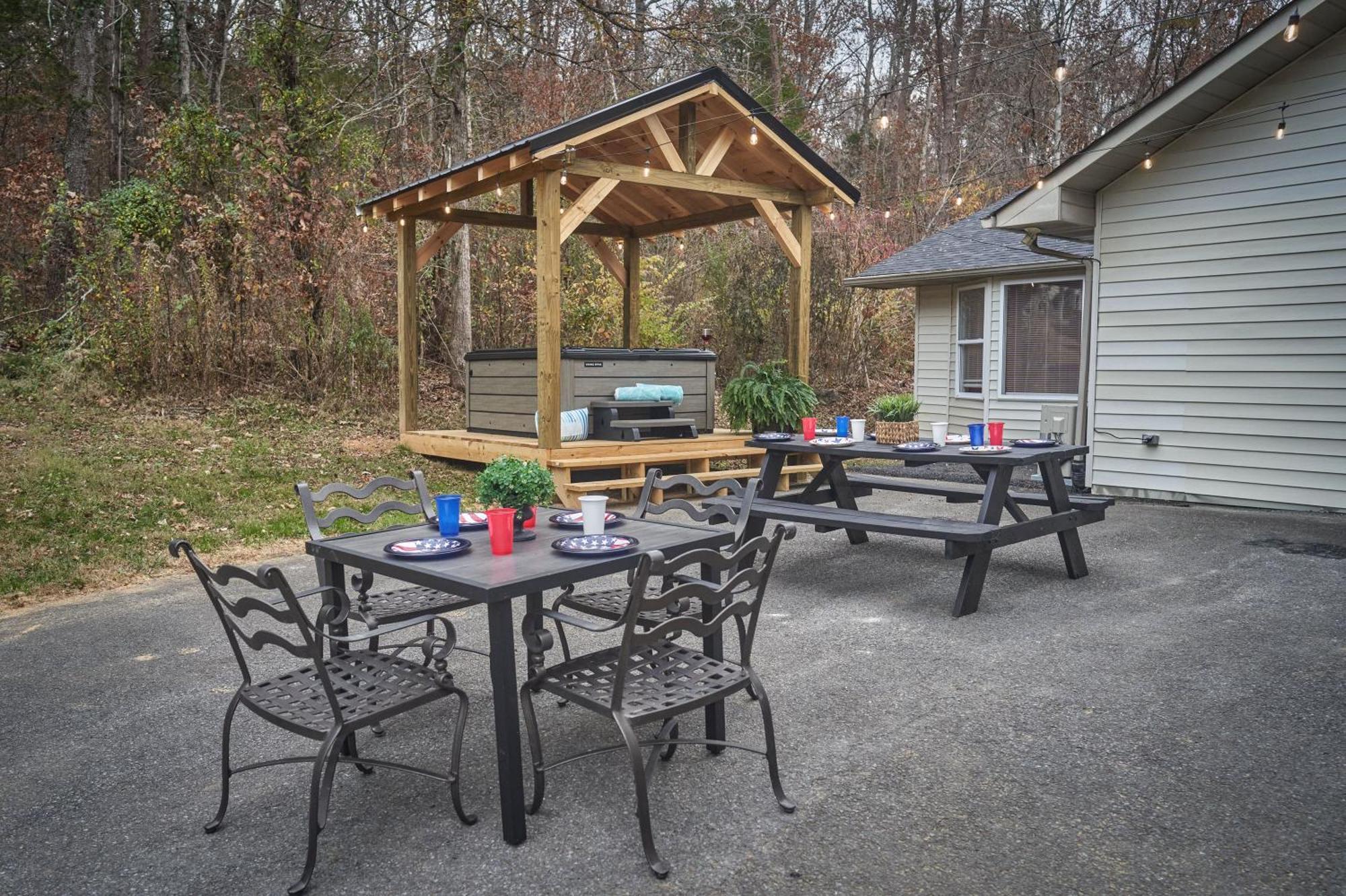 Entertainment Galore! Luxurious Property, Spectacular & Peaceful Setting, Great Location, Close To Major Attractions!! Pigeon Forge Exteriör bild
